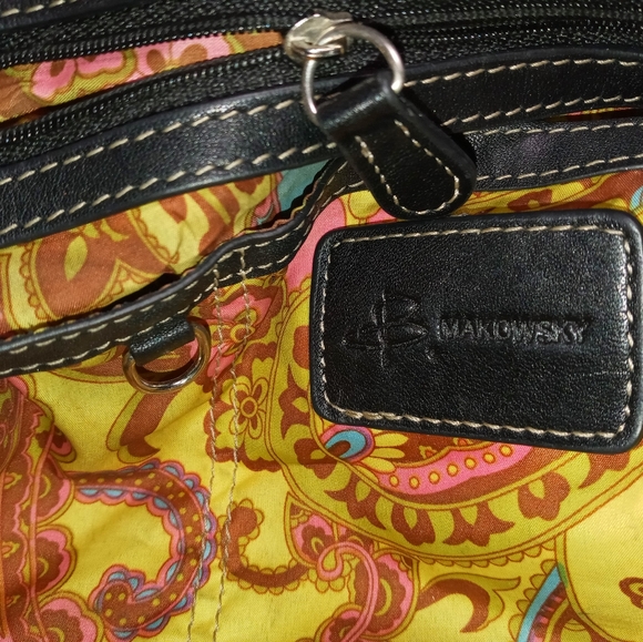 B. Makowsky Small Black Leather purse - Picture 4 of 9